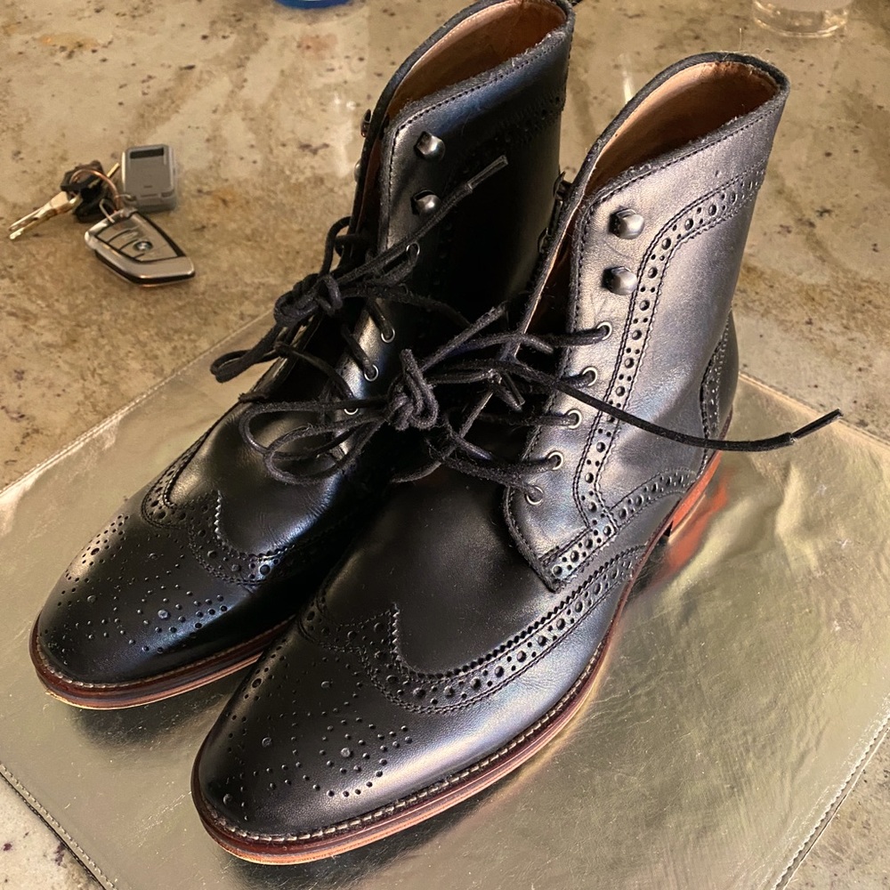 Johnston Murphy Wingtip boots 9M